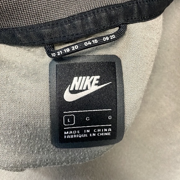 Nike Sportswear Tech Jacket Size Large - Picture 4 of 7